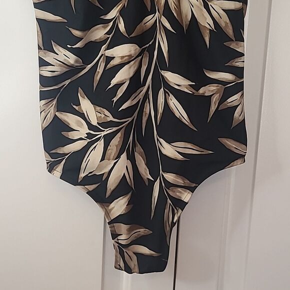 Miraclesuit One Piece Swim Suit Black Tan & Off White Palm Leaf Print Size 14 - Picture 3 of 13